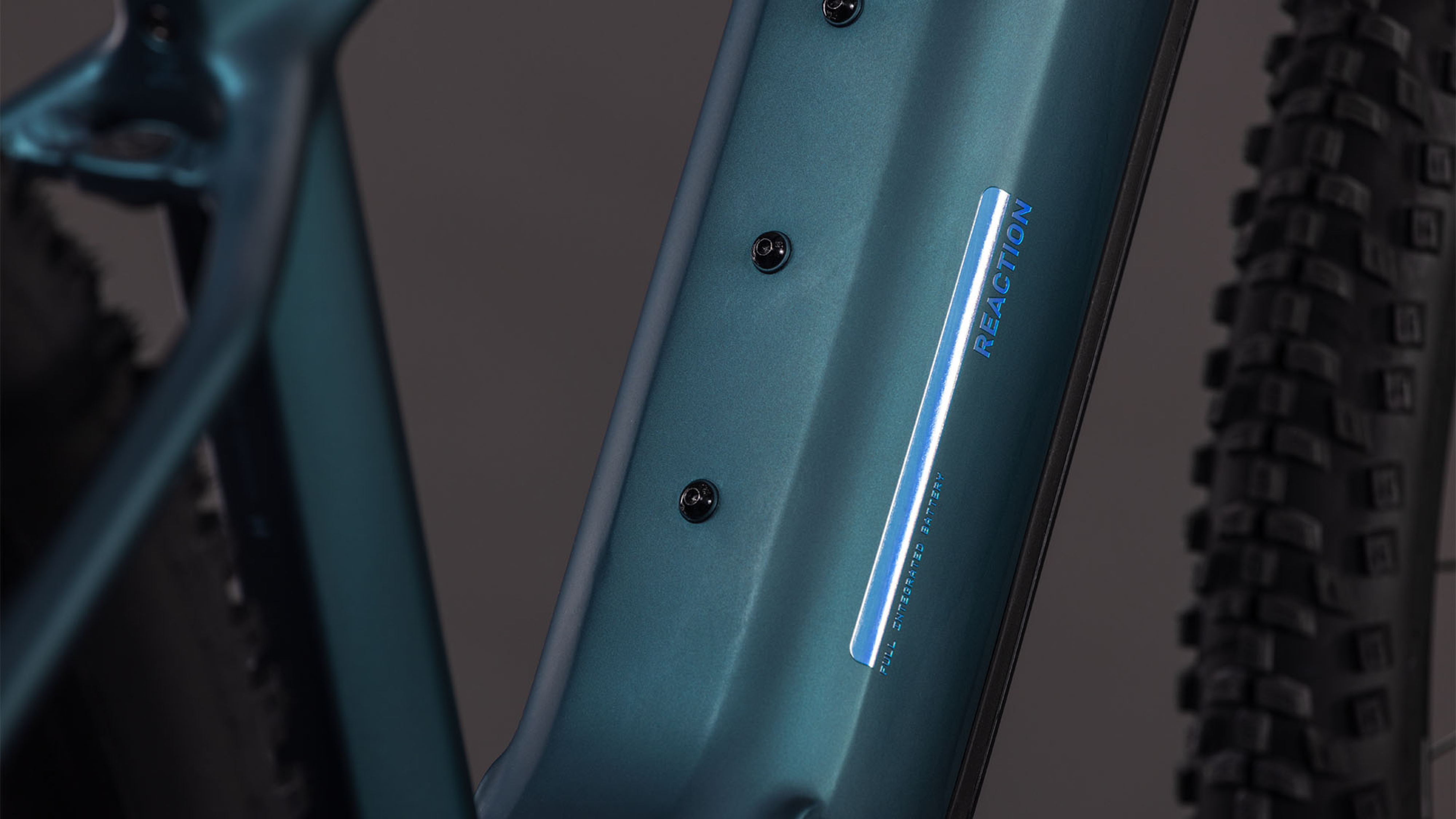 Cube Reaction Hybrid ONE 600 royalgreen´n´prism (2026)