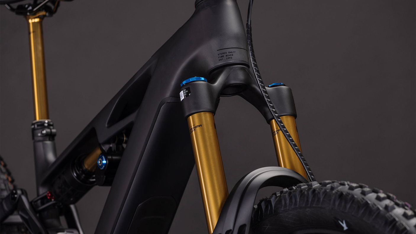 Cube Stereo Hybrid ONE77 HPC AT 800 carbon´n´gold (2026)