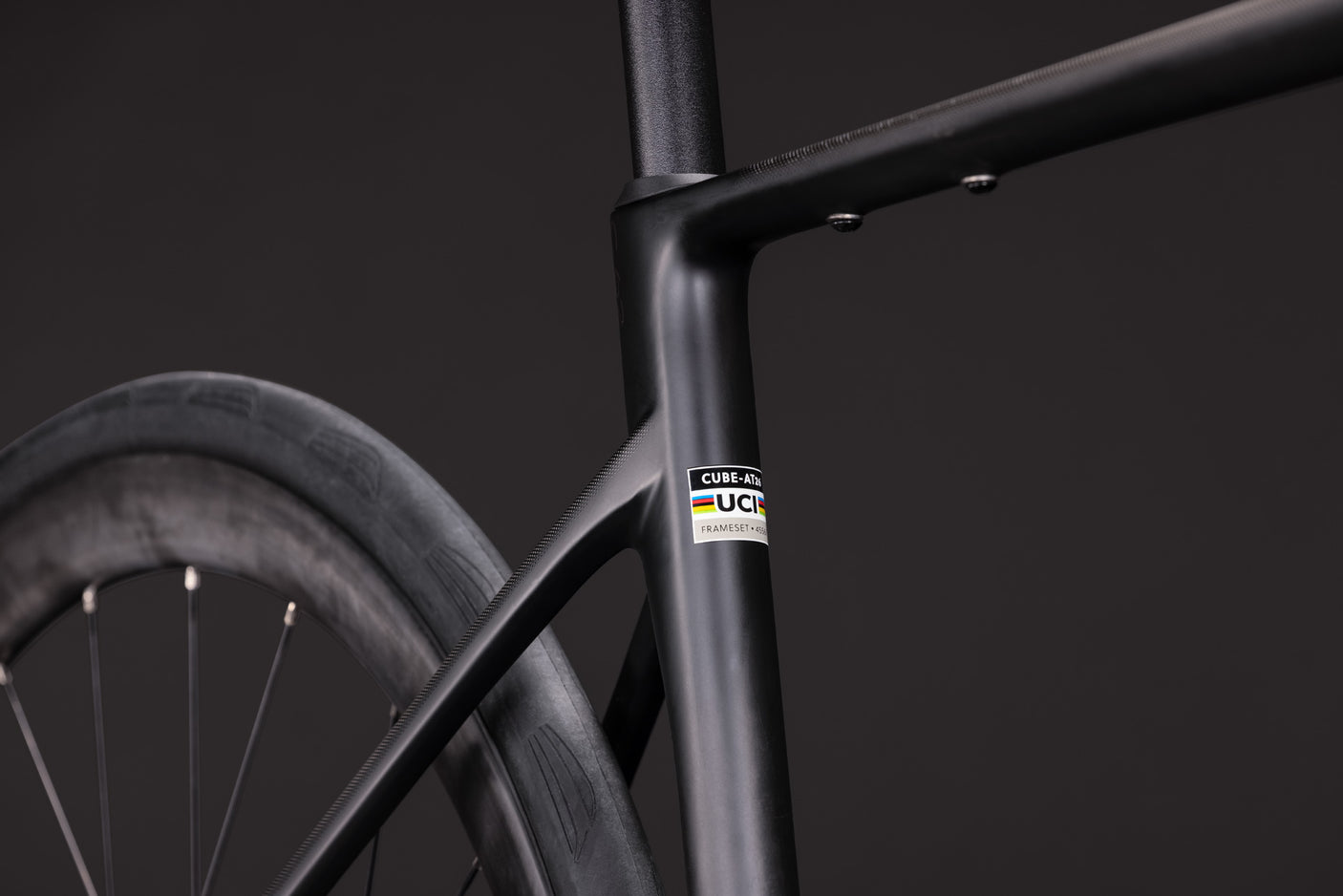 Cube Attain C:62 Race carbon´n´coalchrome (2027)