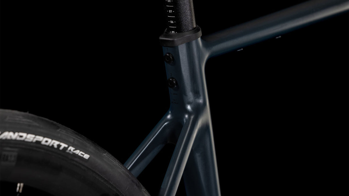 B-Ware: Cube Attain Race night´n´black (2025)