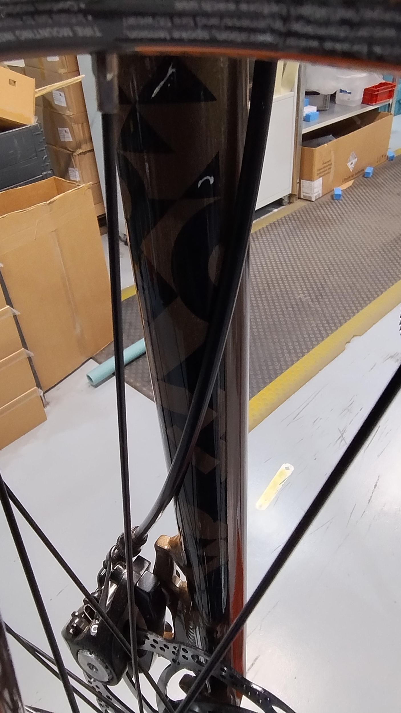 B-Ware Kona Rove AL 700 Brown Bark w/Black Decals (2025)