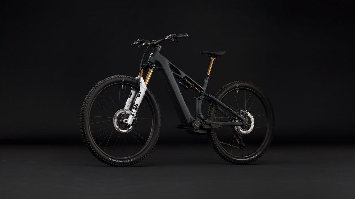 Cube Stereo Hybrid ONE44 HPC AT 800  carbon´n´white (2027)