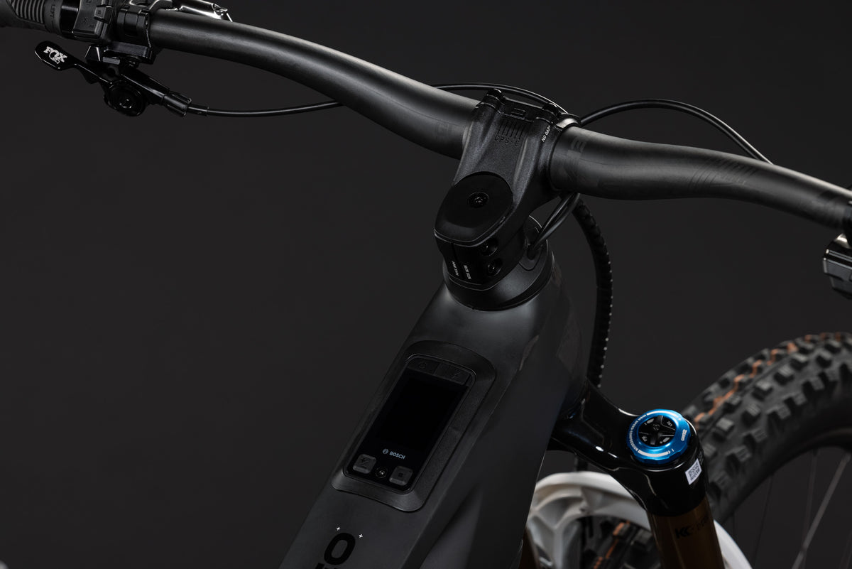 Cube Stereo Hybrid ONE77 HPC AT 800  carbon´n´white (2027)