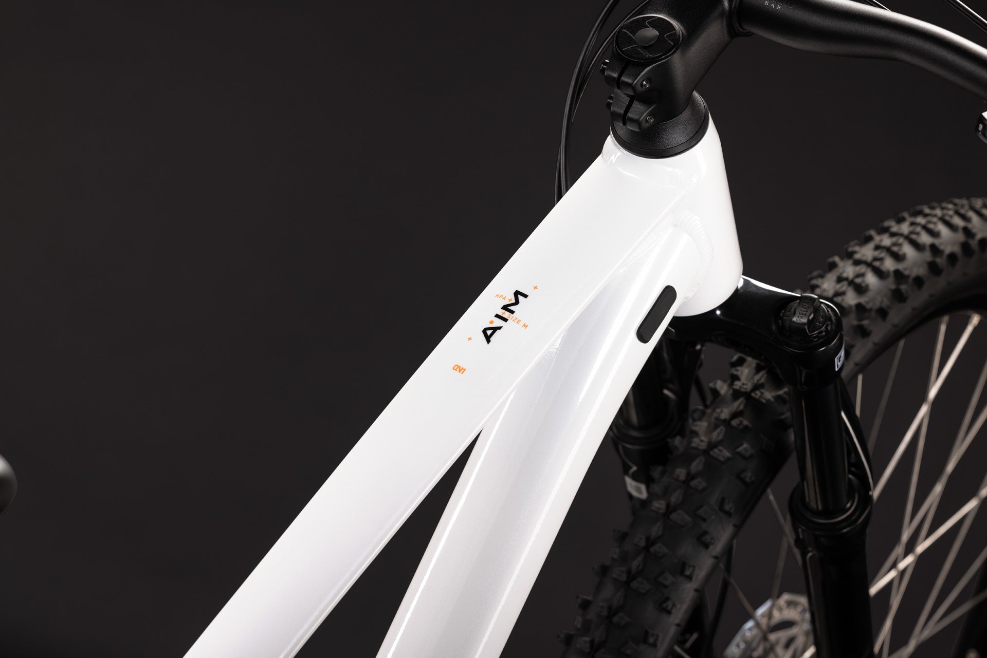 Cube Aim ONE  metallicwhite´n´black (2027)