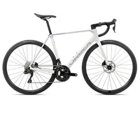 Orbea ORCA M30i (2026) | Rennrad | Iris White (Gloss) - Lilac (Matt) – aktuelle Variante