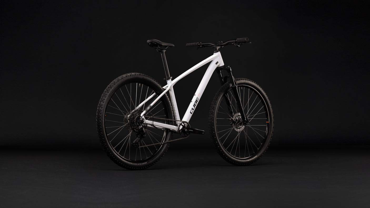 Cube Aim ONE  metallicwhite´n´black (2027)