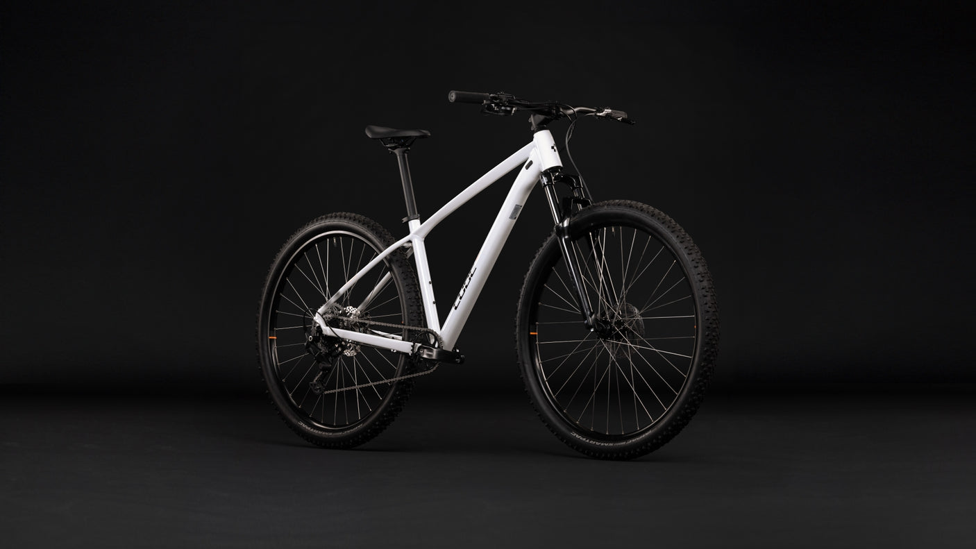 Cube Aim ONE  metallicwhite´n´black (2027)