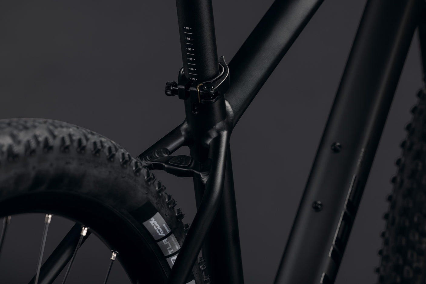 Cube Aim SLT  soot´n´black (2027)