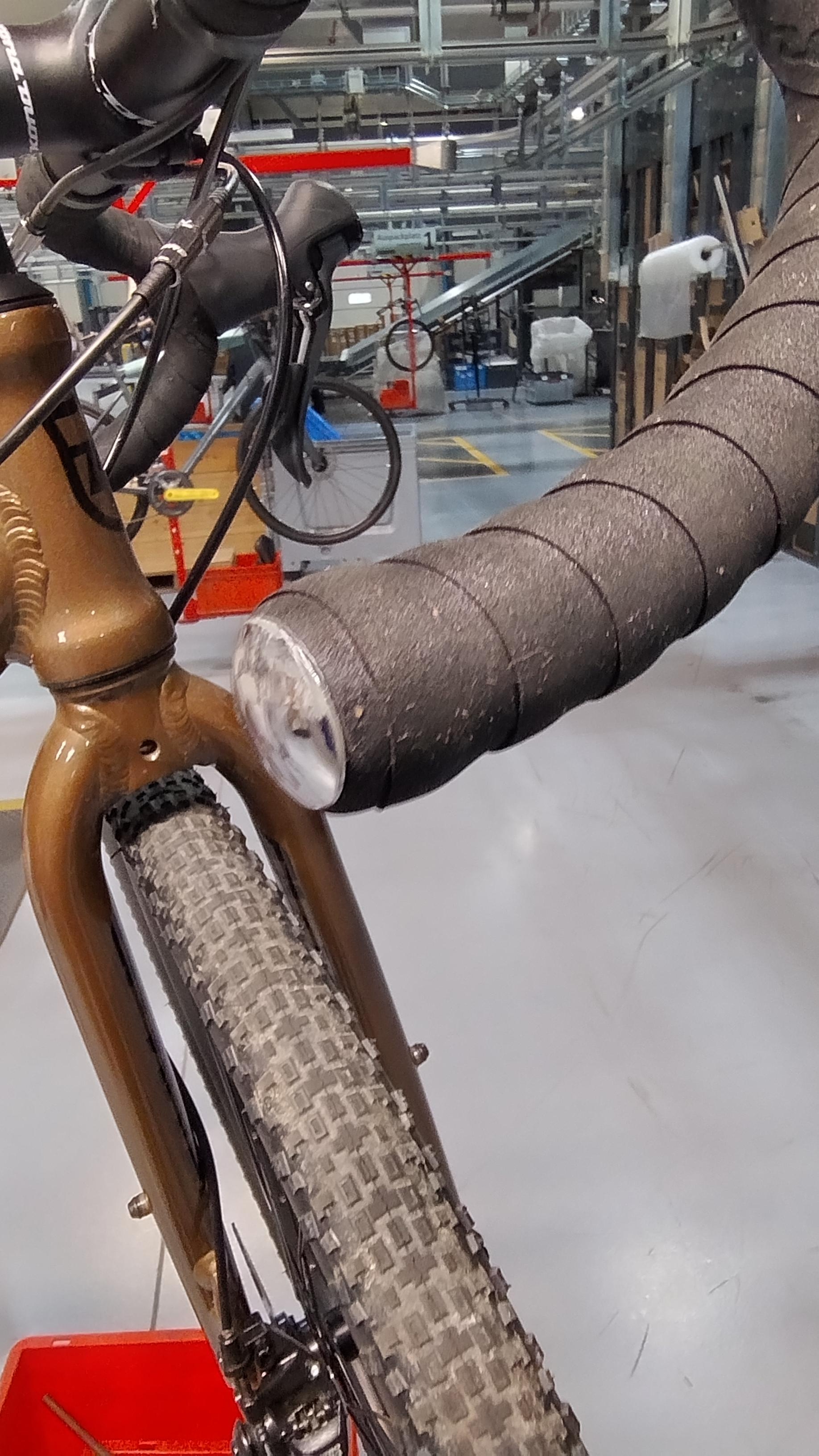 B-Ware Kona Rove AL 700 Brown Bark w/Black Decals (2025)
