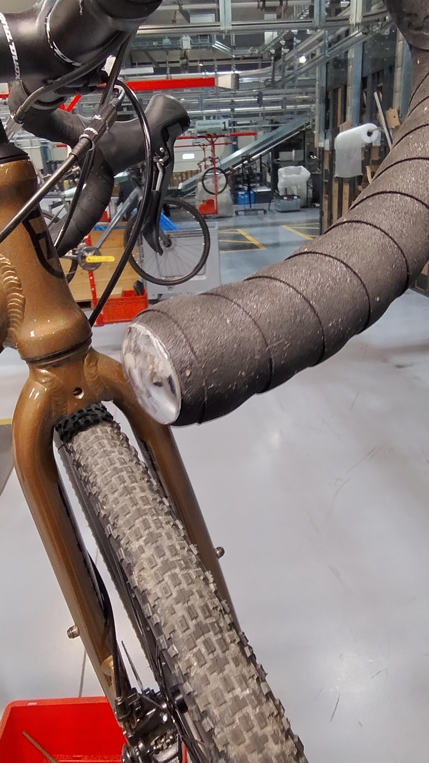 B-Ware Kona Rove AL 700 Brown Bark w/Black Decals (2025)